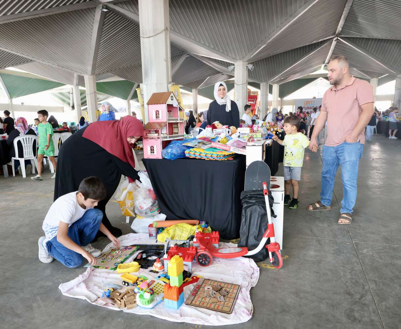 Konya’da minik girişimciler pazar kurdu! Oyuncakları ilk kazançları oldu 6